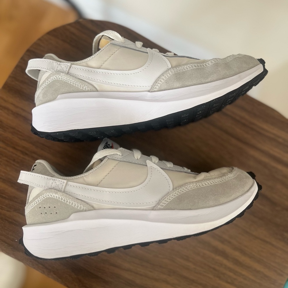 Nike Women’s Waffle Debut Sneaker Sneakers Athletic Shoes White 6 - Picture 2 of 6